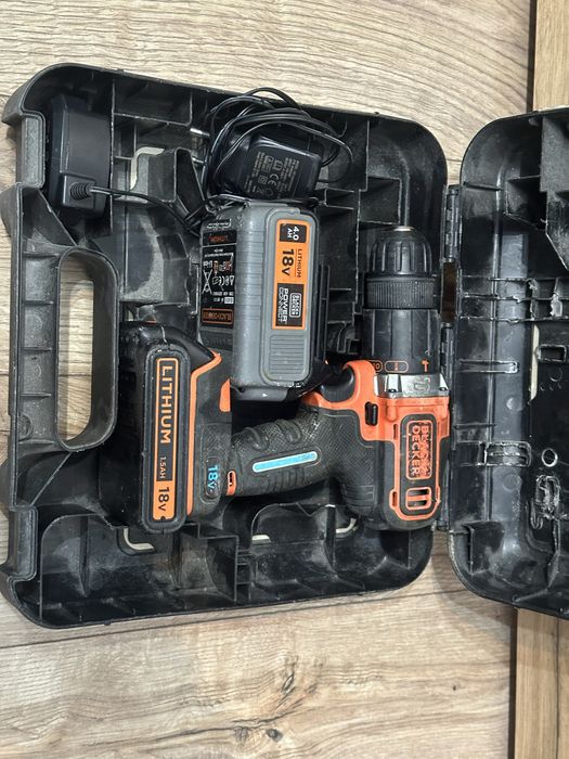 Masina de gaurit si insurubat cu percutie pe acumulator Balck&Decker