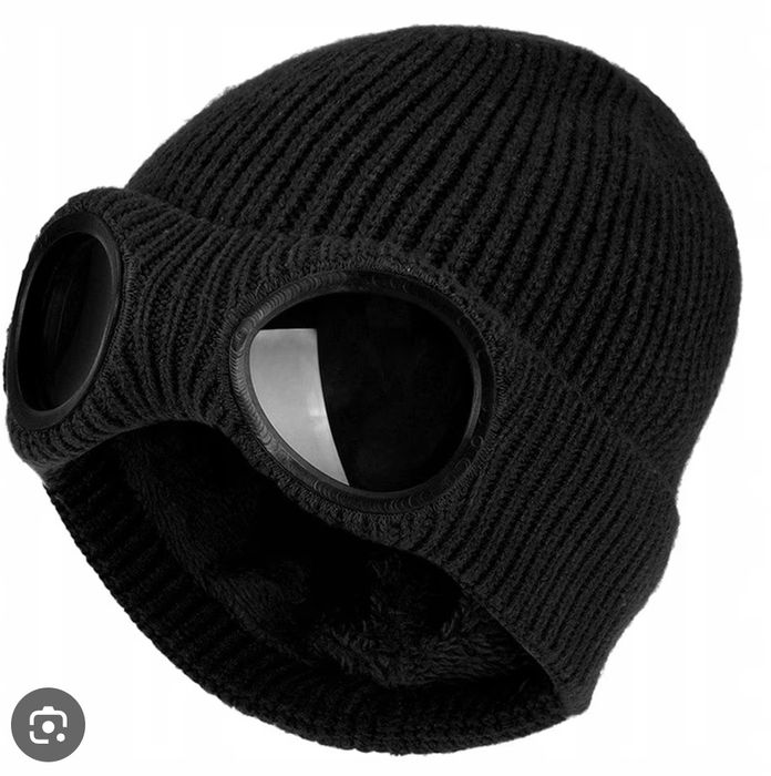 Черна зимна мъжка шапка