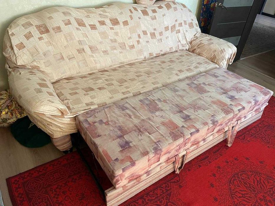 Продается диван в хорошем состоянии!