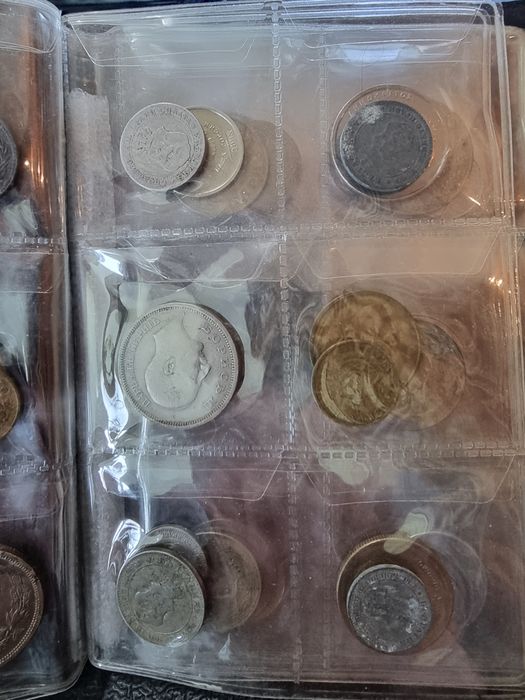 60 монети /25 Български 35 чужди +албум