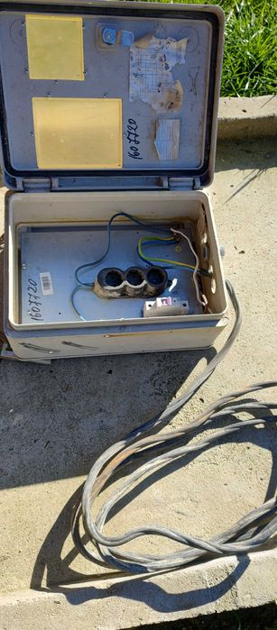 Електрическо табло с два бушона и разклонител