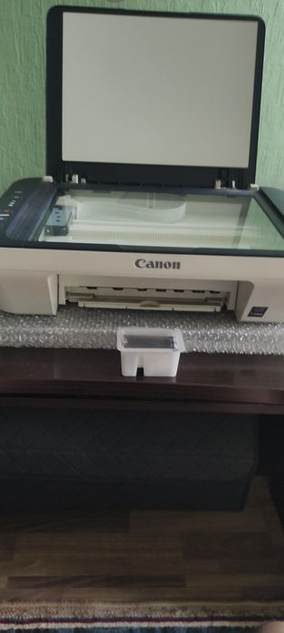 Продам цветной лазерный принтер  Canon