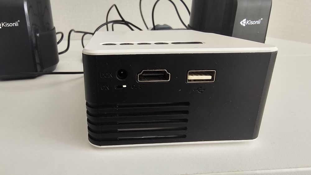 Мини проектор для дома и дачи с колонками