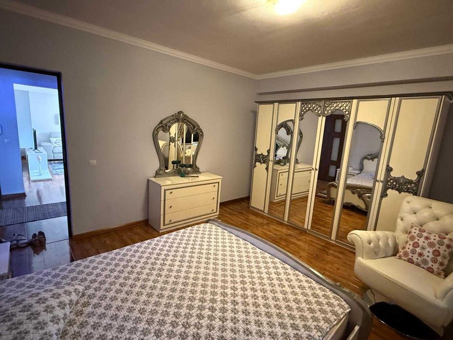 Apartament cu 3 camere de vanzare in zona Arex