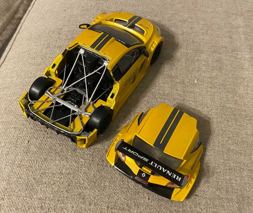Macheta Bburago Renault Megane Trophy galben scara 1 24