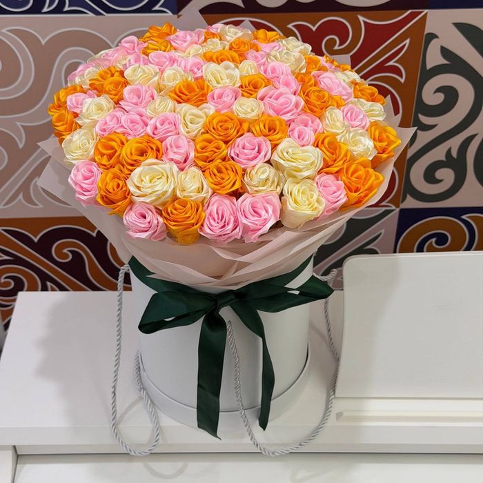 Шикарные букеты из 101 розы.