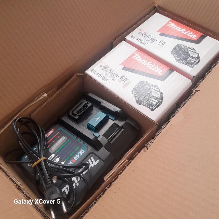 Makita зарядно +батерии