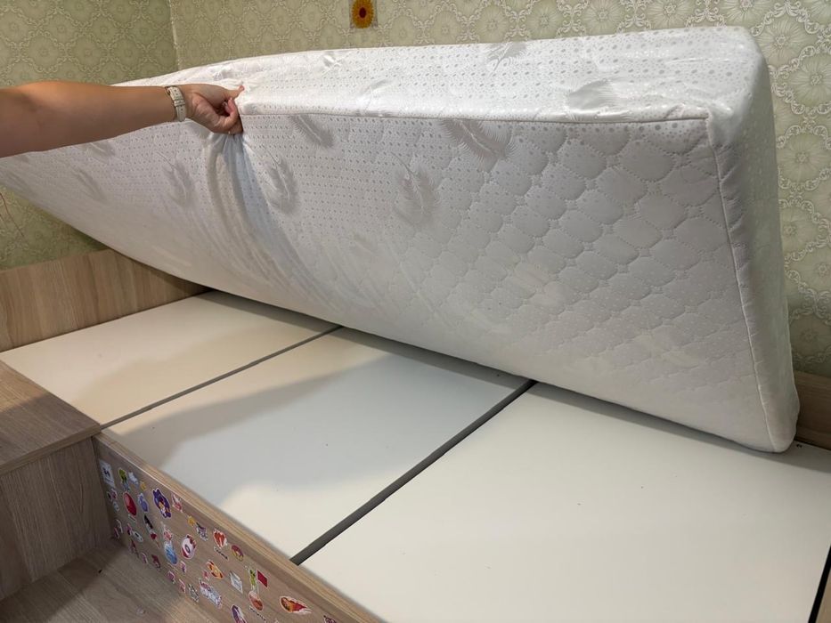 Продам кровать с матрасом