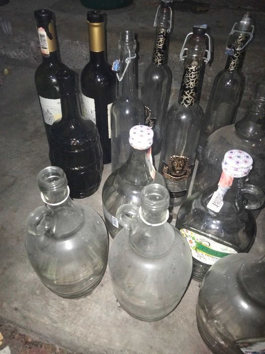 Бутылки стеклянные разные