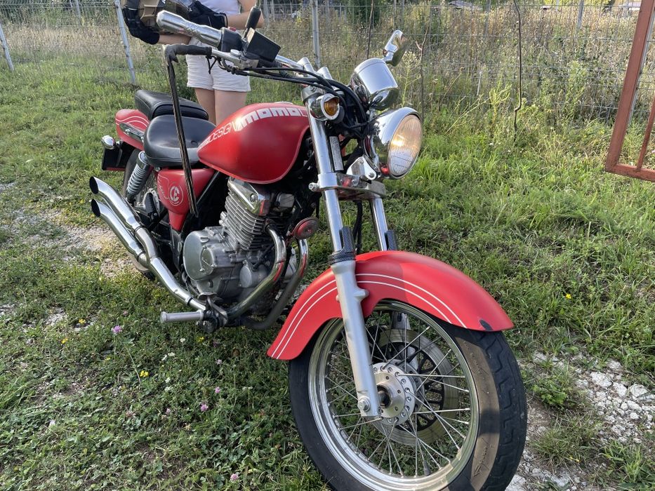 Suzuki Marauder 250 – Cruiser elegant, economicos și ușor de manevrat!