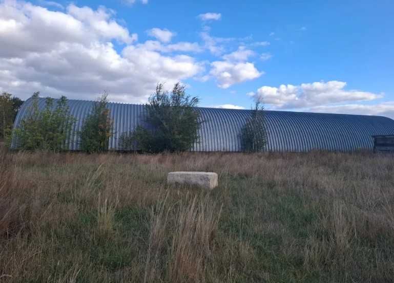 Жилой дом с ангаром