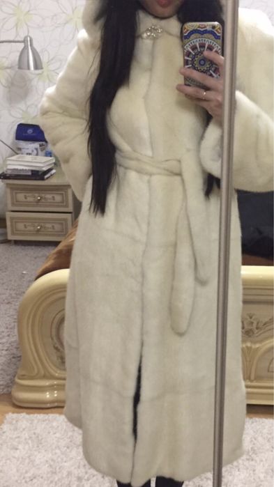 Белая норковая шуба