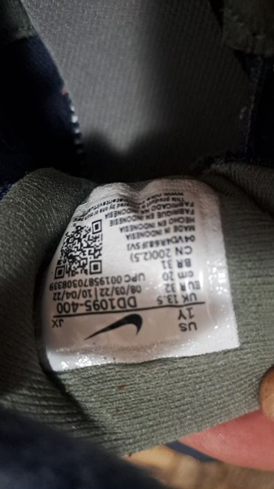 Adidasi nike. 32