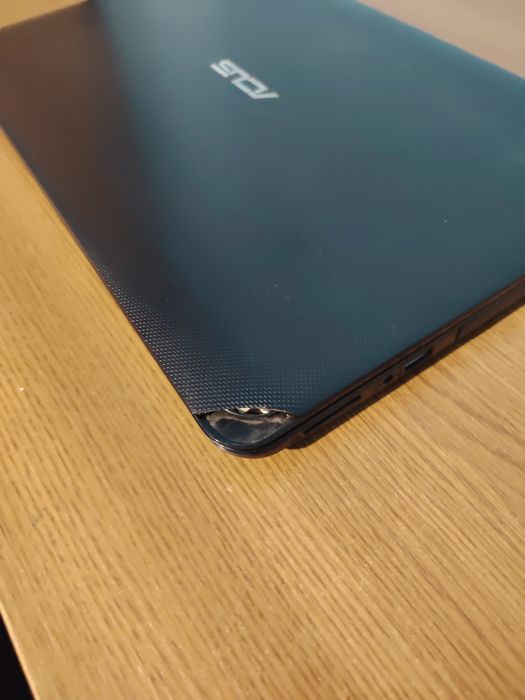 Vând laptop Asus functional