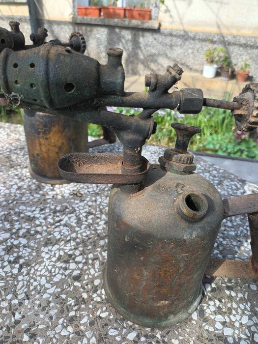 3 броя бензинови лампи