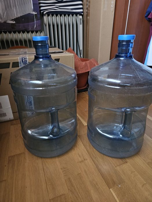 Bidon apă 19L am 2 bucăți.