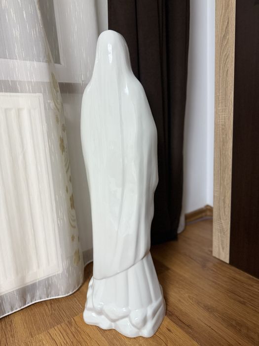 Statueta din portelan noua
