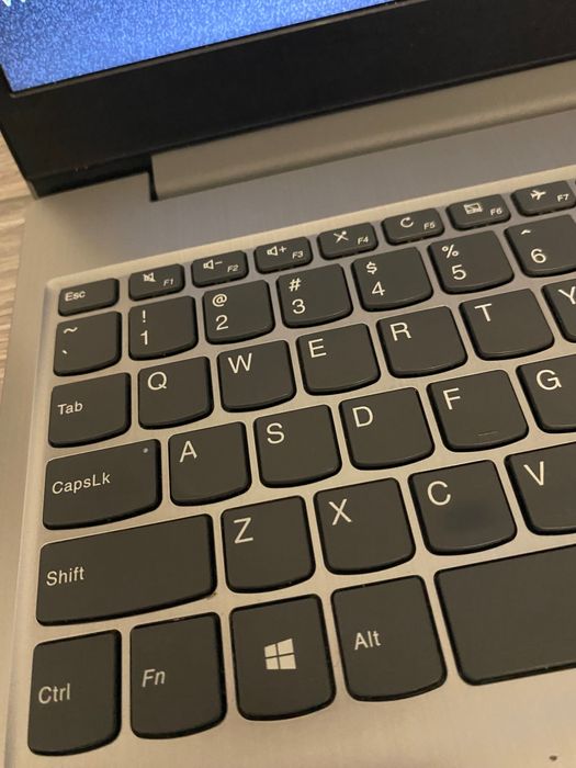 Laptop Lenovo IdeaPad 5, stare buna