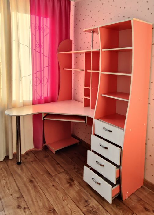 Стол угловой компьютерный