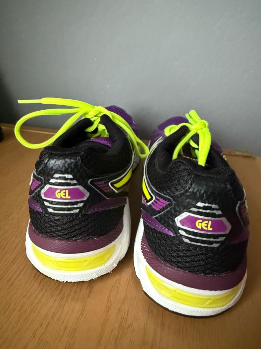 Обувки  за бягане Asics 38,5 номер