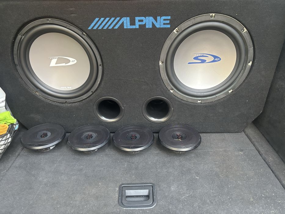 Продавам бас каса alpine