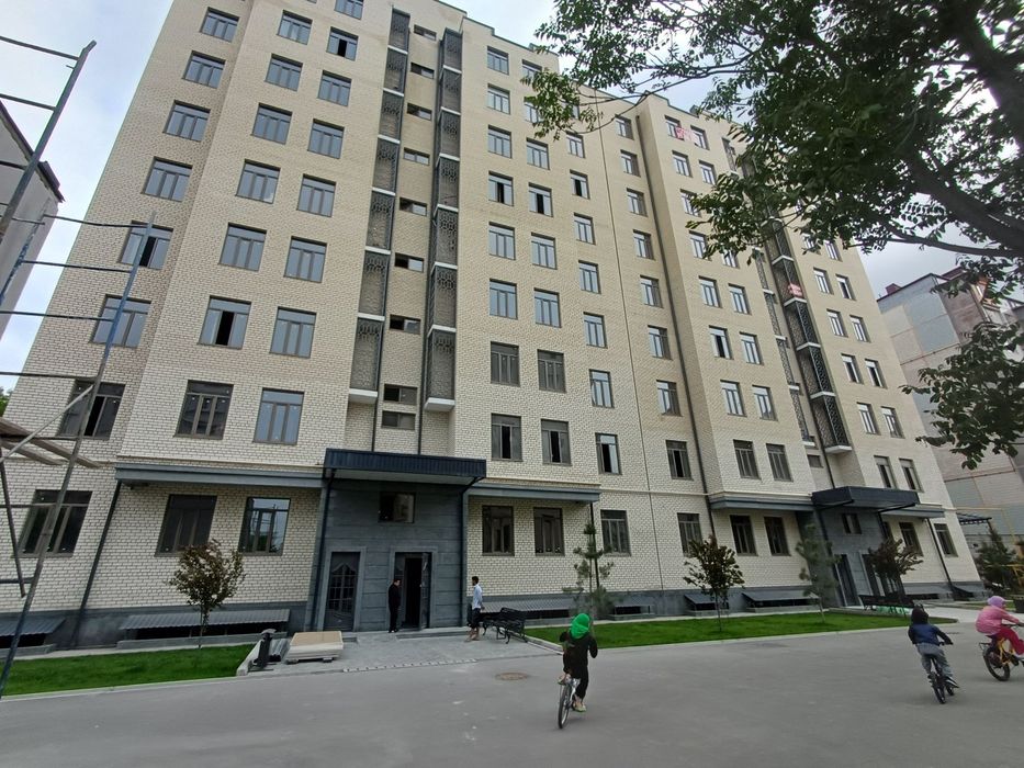 Yangixayot tumani Dòstlikda 2 xonali karobka xolatida kvartira sotilad