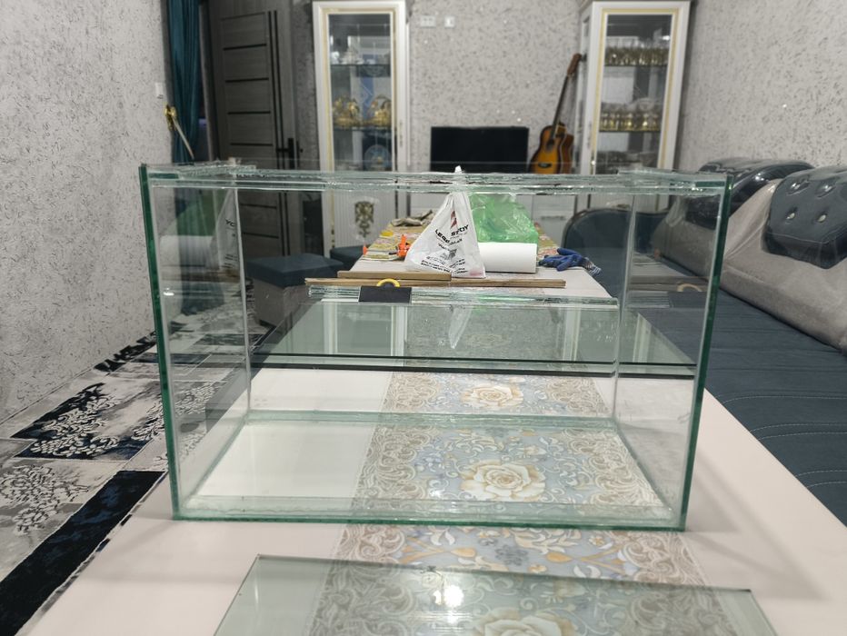 Akvarium sotiladi yangi qalin 0.6 lik oynadan razmeri 60 ga 40 Eni 30