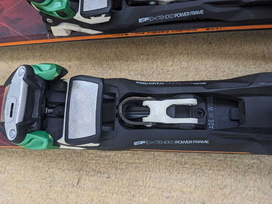 Schiuri Black Crows Camox 180cm + Legatura Marker Tour F12 EPF