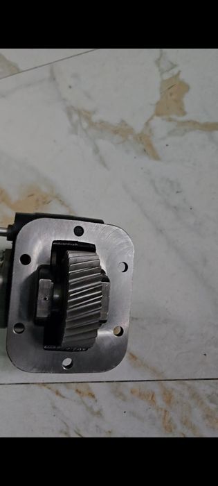 Razdatka isuzu.  5 tona.