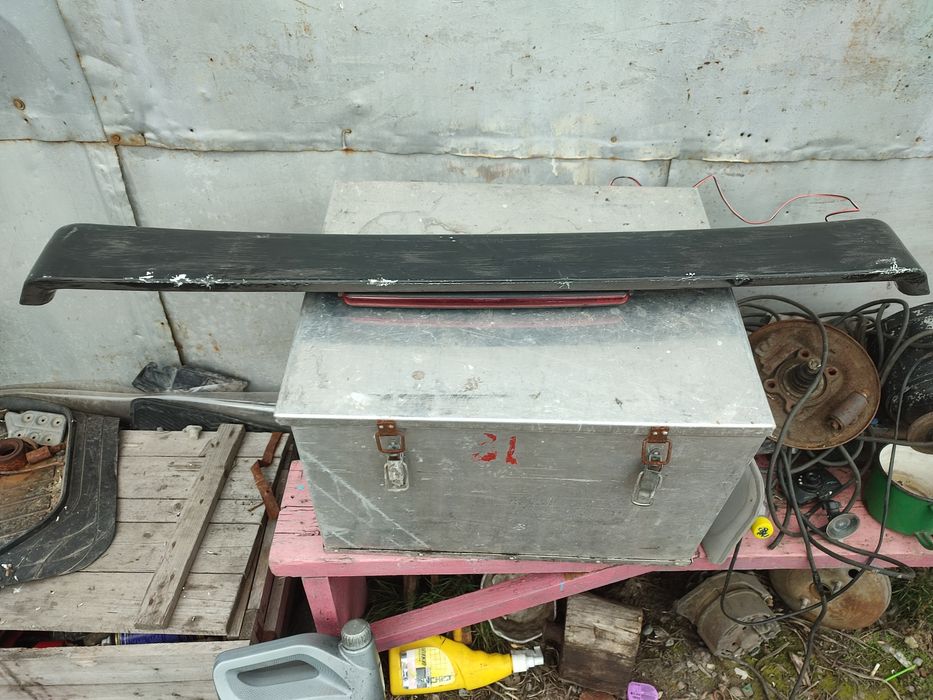 Продам  на 99 спойлер
