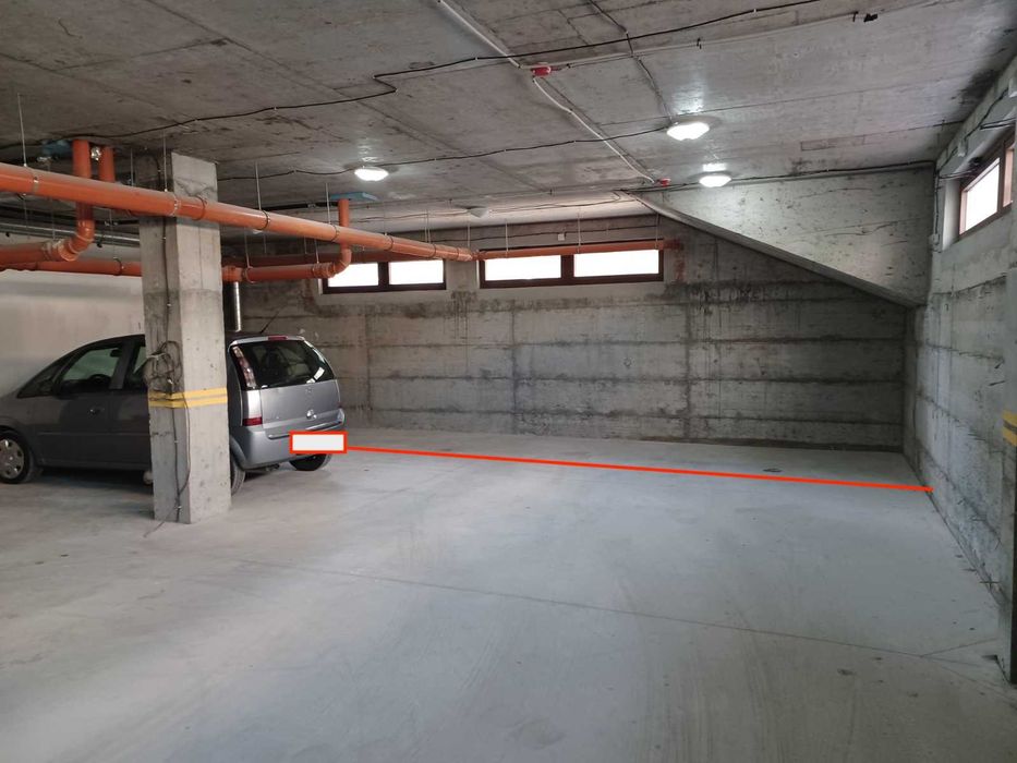 Дава се под наем Гараж / Паркомясто в Бургас, Изгрев - 1 кв.м за 66.3 € - Снимка #1