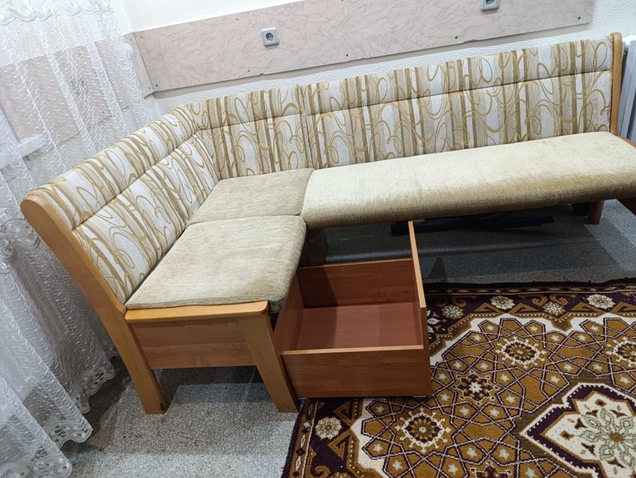 Кухонный уголок  б/у раздвижной