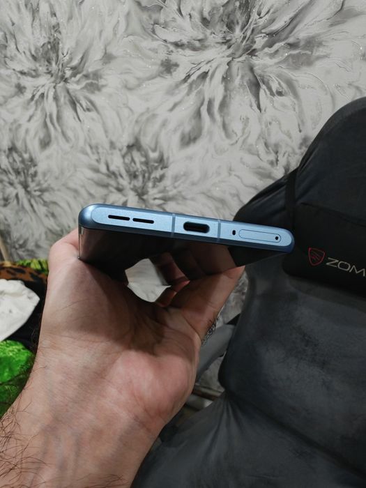 OnePlus 12r Продаю