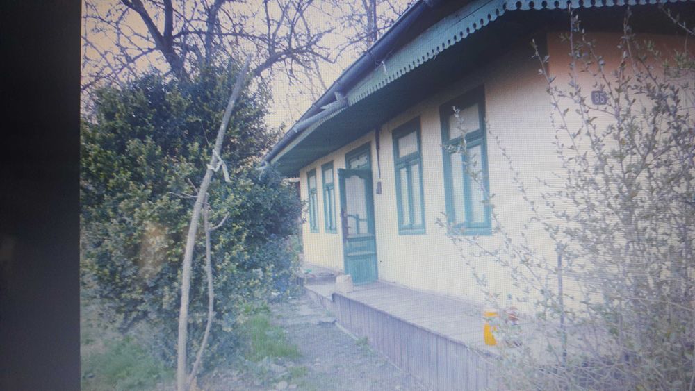 Casa de vânzare si terenuri