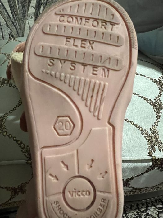 Продам демисезонные детские ботинки