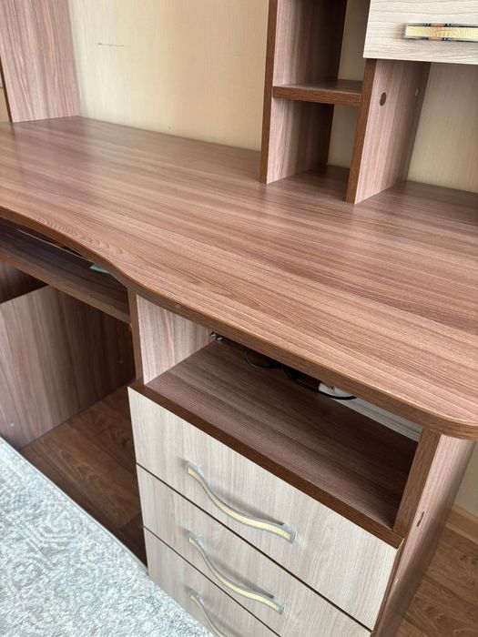 Продам стол компьютерный