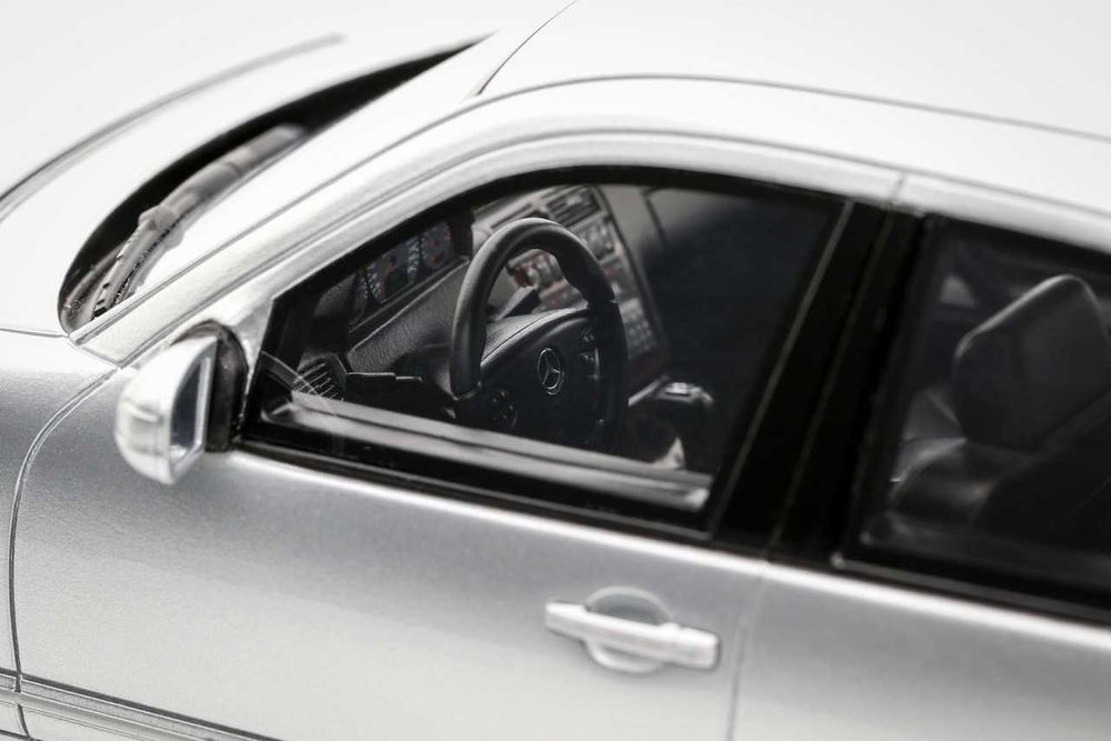 Коллекционная модель Mercedes E55AMG в масштабе 1:18