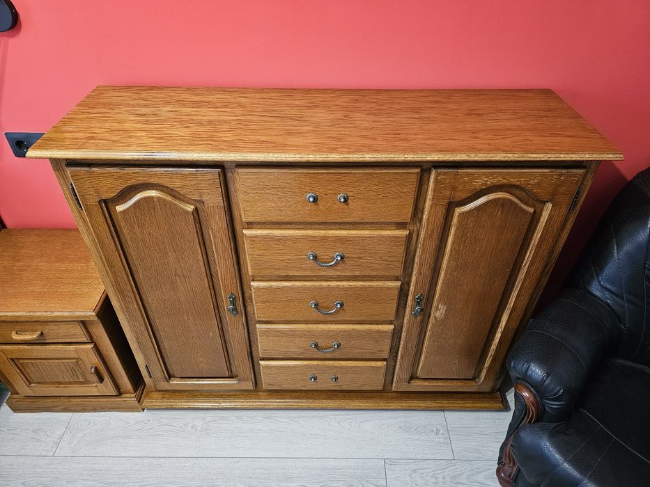 Comodă din lemn masiv