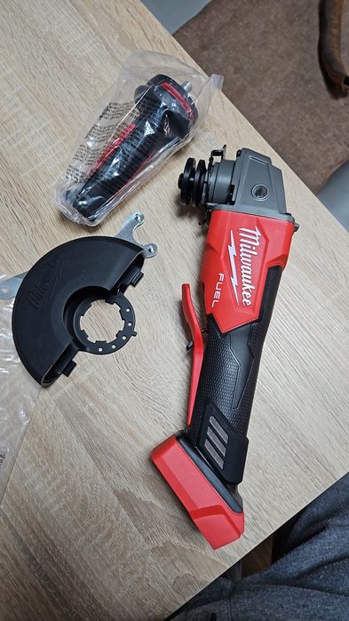 Flex  milwaukee m18 de 125  cu variator de turatie și cu rapid stop
