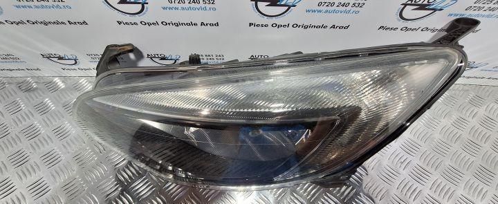 Far stanga fundal negru Opel Astra J