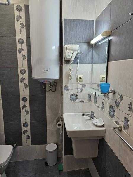 Дава се под наем Тристаен апартамент в Бургас, Лазур - 78 кв.м за 561 € - Снимка #3