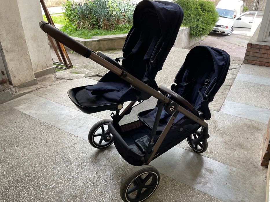 Количка за близнаци