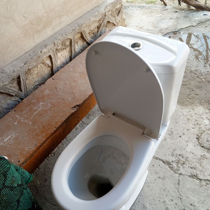 Unitaz sotiladi ishlab turgan unitaz