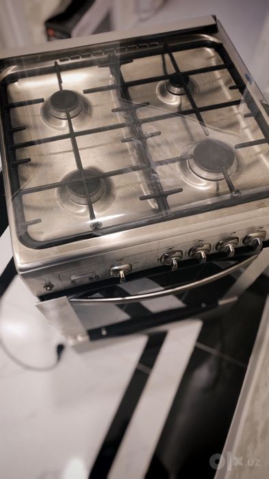 Газовая плита с духовкой хорошая почти новая