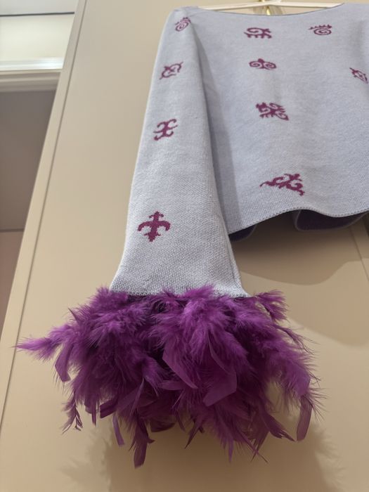 Джемпер с перьям