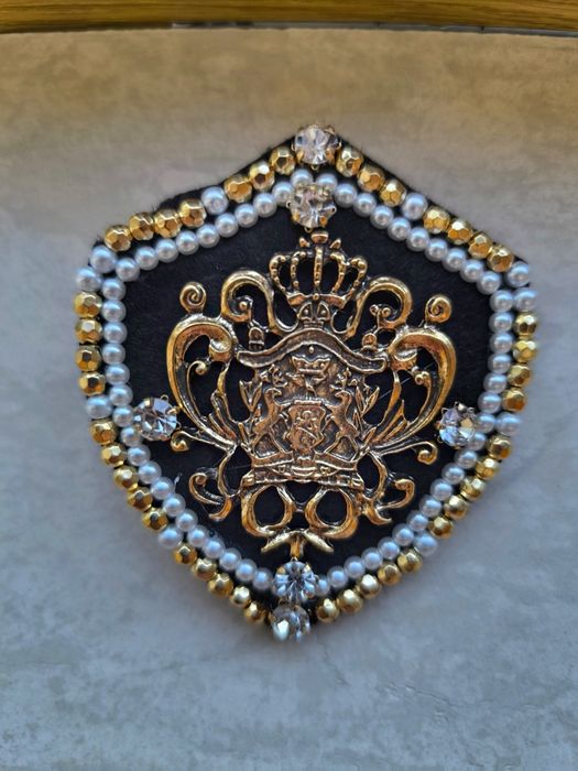 Ластици за коса, брошки, обеци