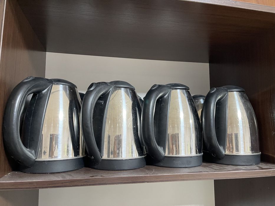 Шторы, электрический чайник