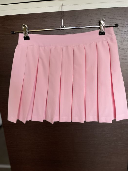 Къса плисирана поличка