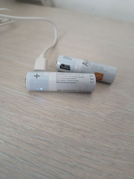 Mouse Apple cu baterii incluse