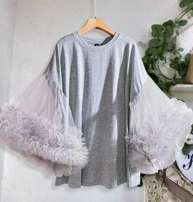 Дамска сива блуза / сива тениска с ефектен тюл буфан ръкав